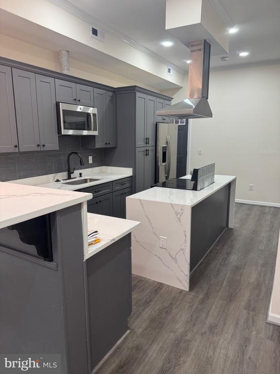 Photo - 312 E 25th St