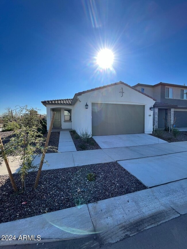 Building Photo - 14649 W Dreyfus St