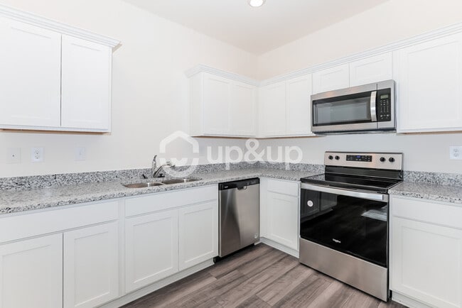 Fantastic 3bd/2.5ba home! Let yourself in!