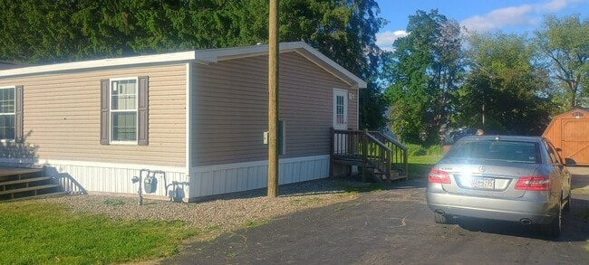 Photo - 122 First St