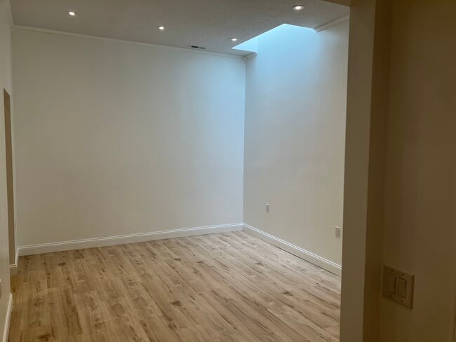 Photo - 513 1/2 S Main St Unidad 2