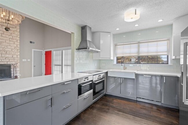 Building Photo - 1106 San Augustine Dr