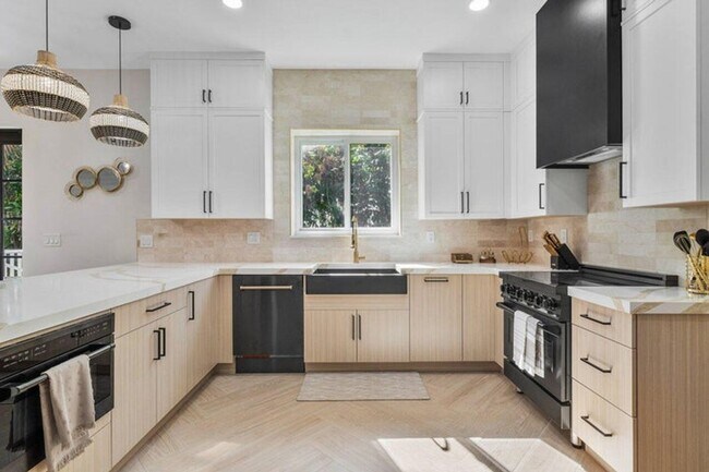 Photo - 1920 Spanish Trail