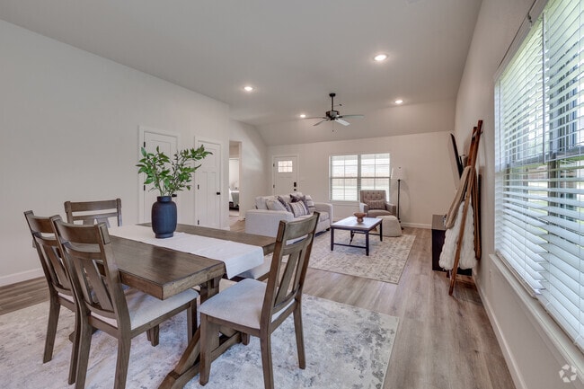 3BR, 2BA - 1618SF -House - Living Room