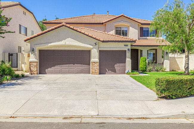 Photo - Executive 5-Bedroom Pool Home with Dual Master Suites in Stevenson Ranch