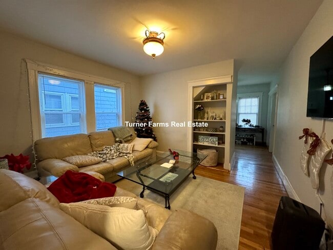 Building Photo - 202 Calumet St Unit 1