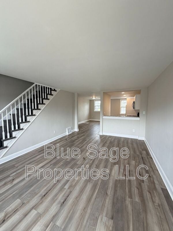 Photo - 2345 Bond Ave