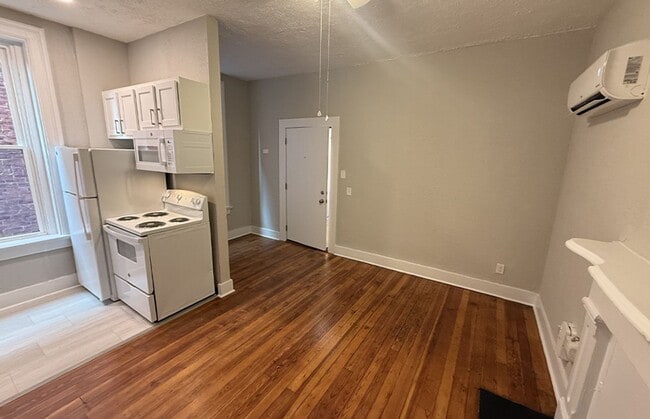 Building Photo - 2724 Jefferson Ave Unit 2724-06