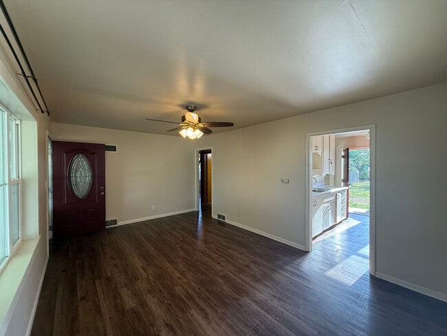 Photo - 1113 Ave F