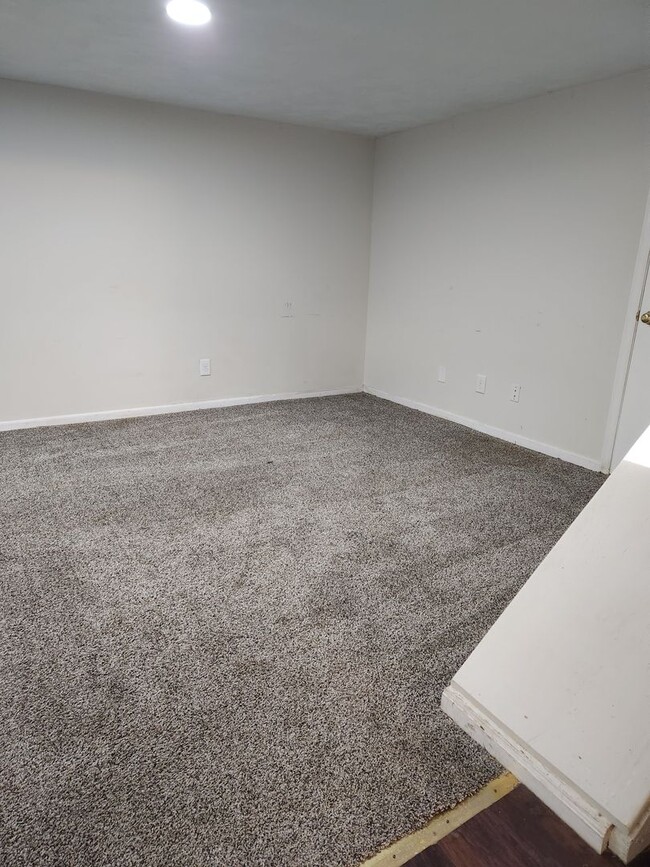Photo - 3 Bedroom/1 Bath with garage