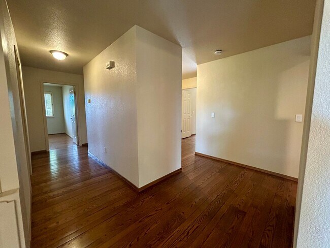 8280 Oakmont Dr