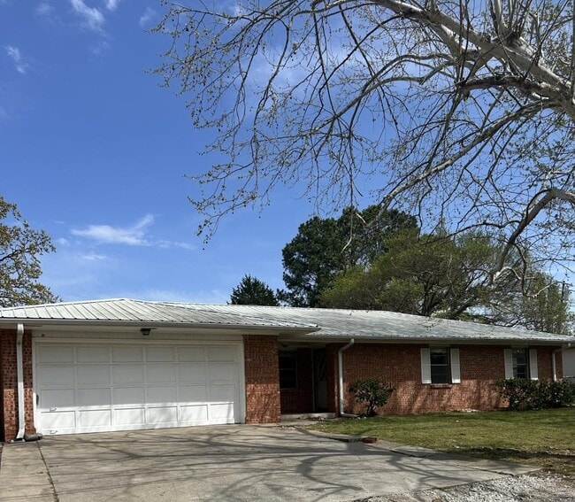 Photo - 424 N Webb Ave