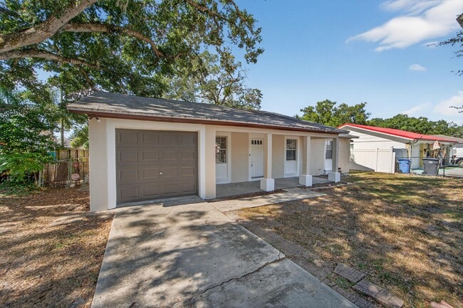 Photo - 1712 Village Ct