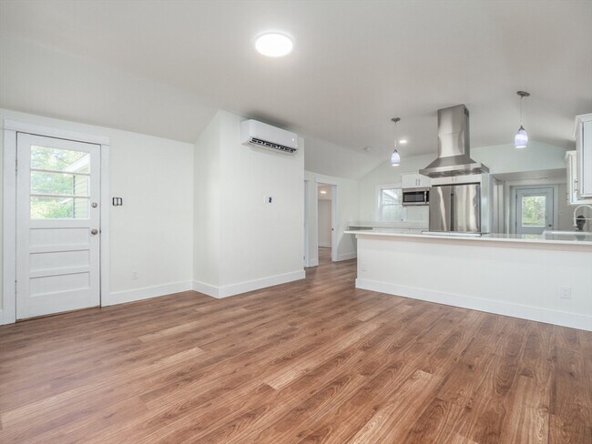 Photo - 117 Precinct St