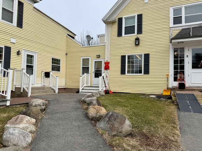 Photo - Well maintained inside and out Unidad 2nd floor 2 bedroom