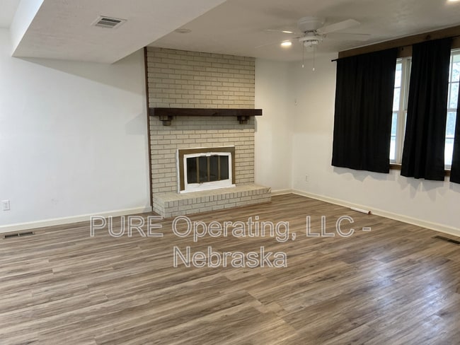Photo - 15229 Y St