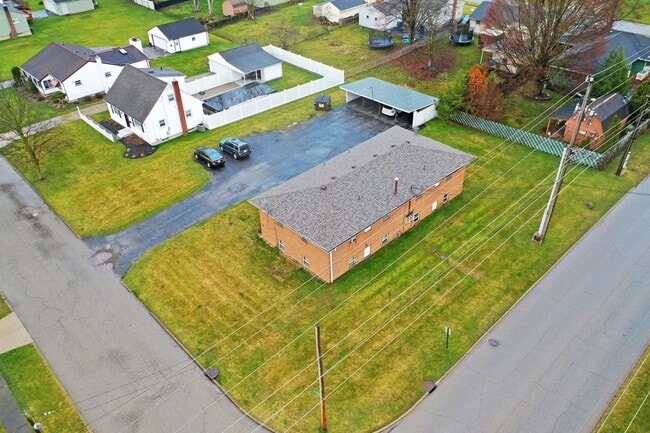 560 Gladys St SE Unit 1