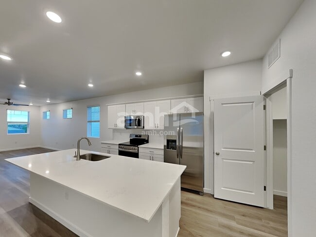26153 E Calhoun Pl