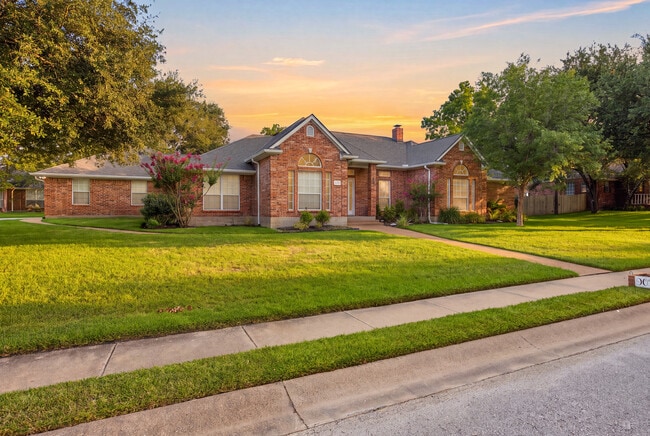 Building Photo - 905 Winged Foot Dr