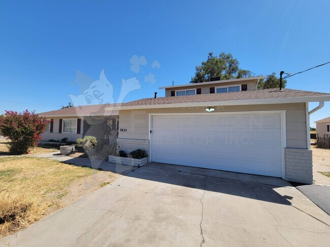 Photo - 3 Bedroom/ 3 Bathroom COUNTRY HOME