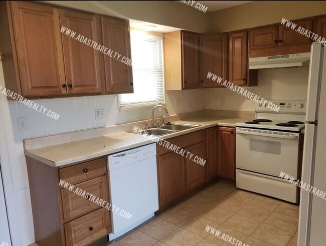 Photo - 3 Bedroom Duplex in Olathe North District-Available in AUGUST!!