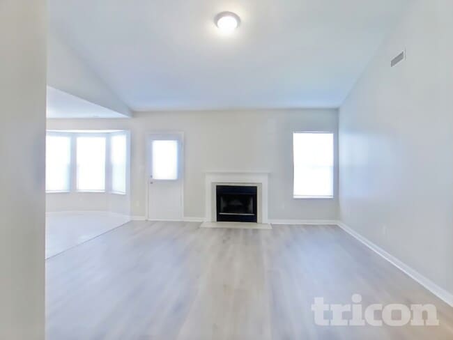 Photo - 477 Yorktown Ln