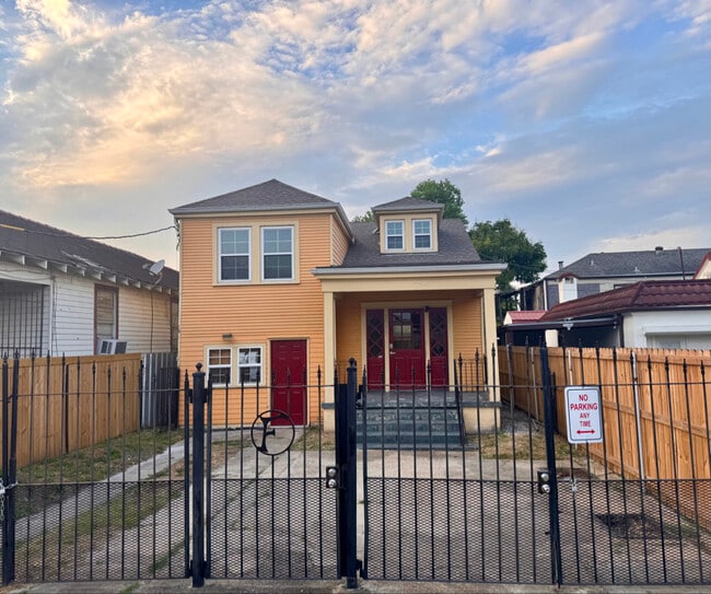 Building Photo - 2555 Elder St Rental