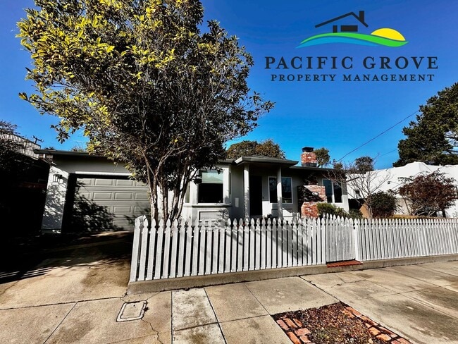 Building Photo - Charming Fully Furnished Updated Two-Bedroom in Pacific Grove!