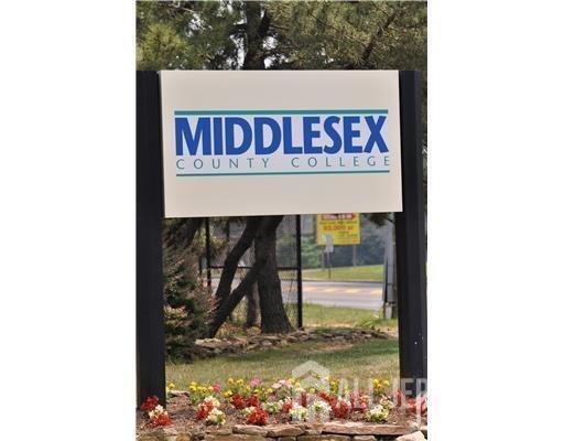 Photo - 18 College Dr