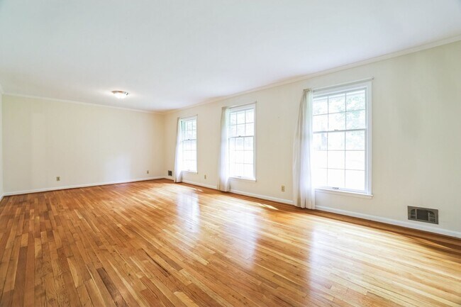 Photo - 415 Haven Ln