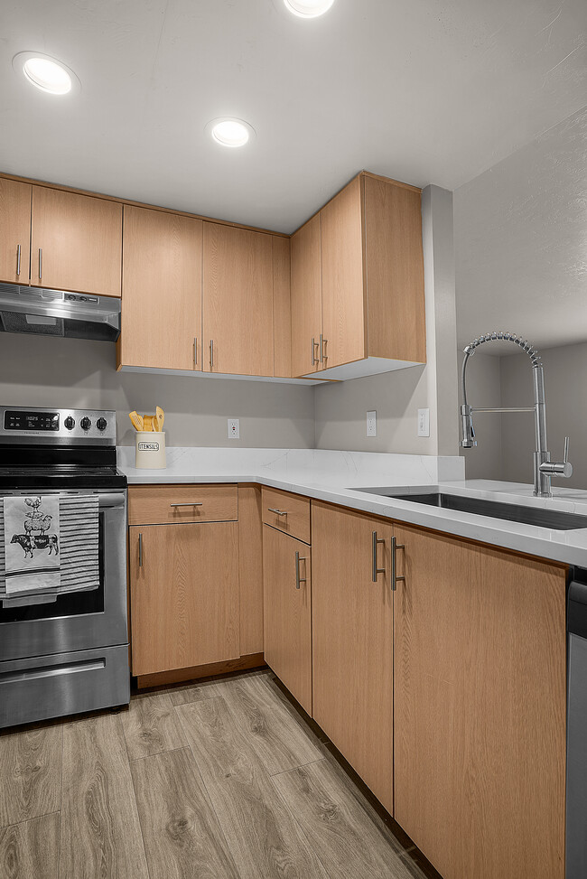 Renovated - Lakeside Village UT