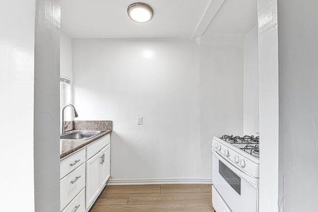 Photo - 530 W 9th St Unit 04