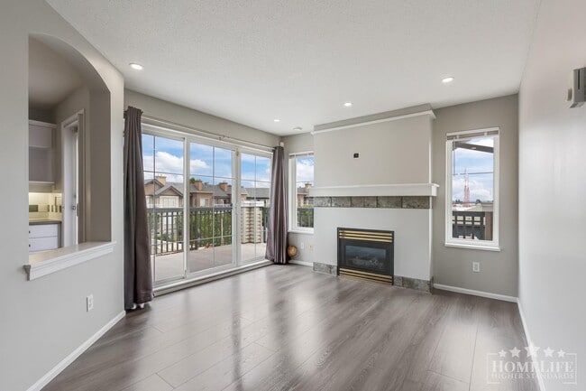 Photo - Spacious Top Floor 2 Bedroom + Den Corner Condo for Rent at Rockport – Langley Unit 305