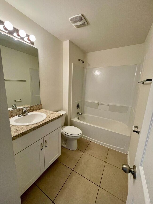 Photo - Spacious 4 bed 2 bath Well-Maintained Family Home for Rent