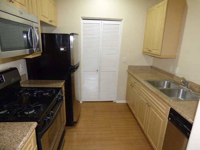 Photo - 2429 WATERMARKE Pl Unit na