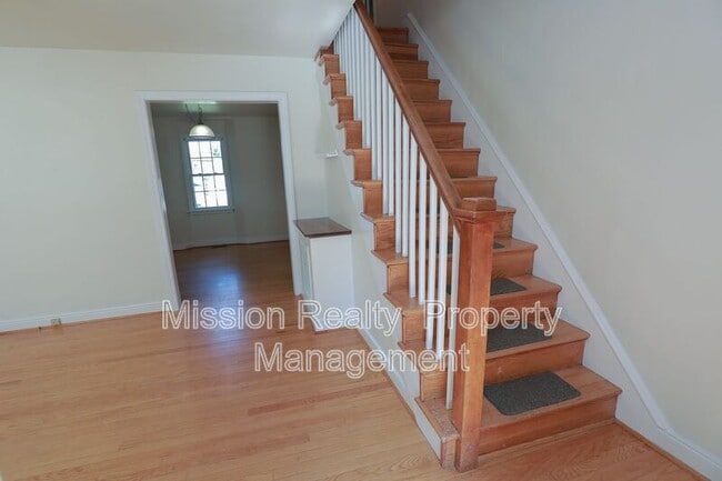 Photo - 2922 Overton Rd