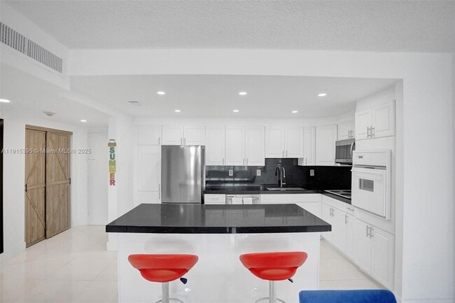 Photo - 19390 Collins Ave Unit 915