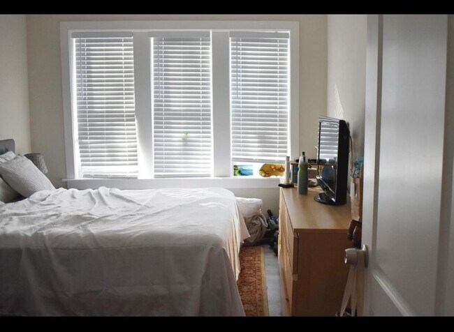 Photo - 2 bedroom in Chicago IL 60613 Unidad 1E