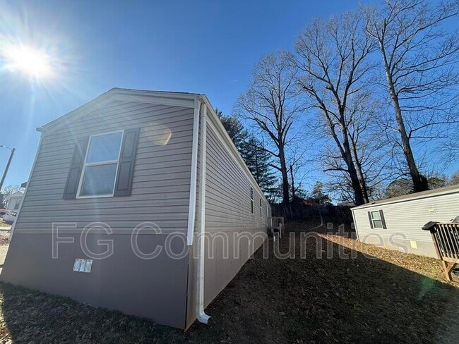 Photo - 3160 Dunn St