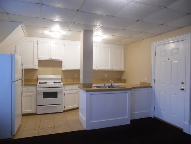 Building Photo - 1199 Rodman St Unit 3 Rental