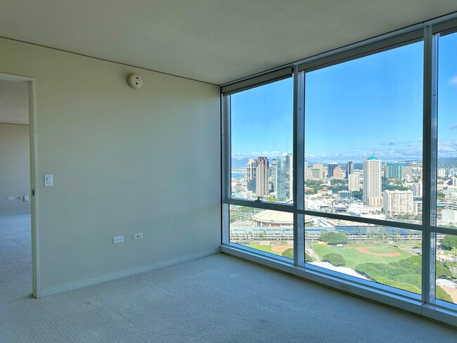 Photo - Moana Pacific West Tower 1BR/1BA/1PK