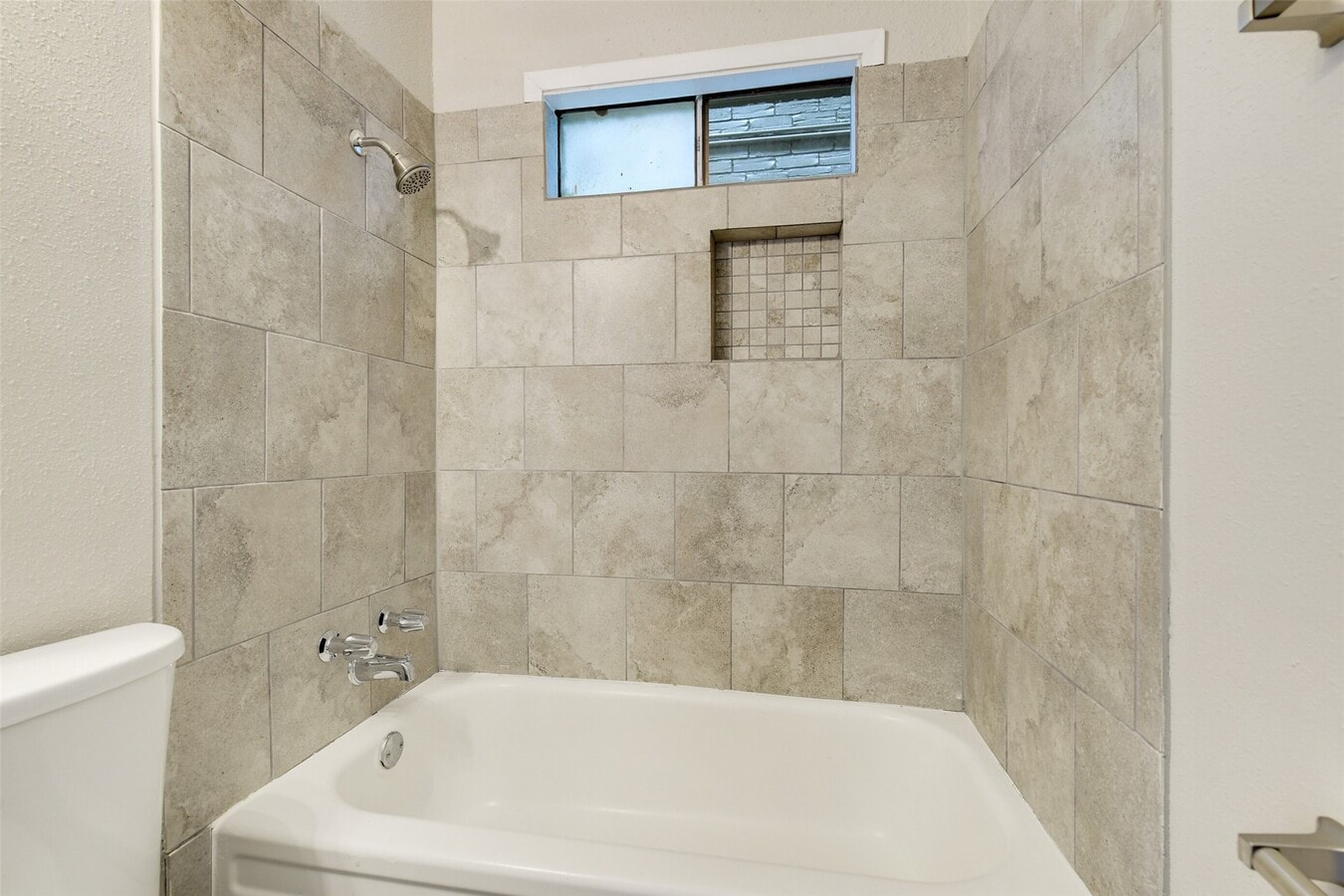 Photo - 1512 Broadmoor Dr Unit B