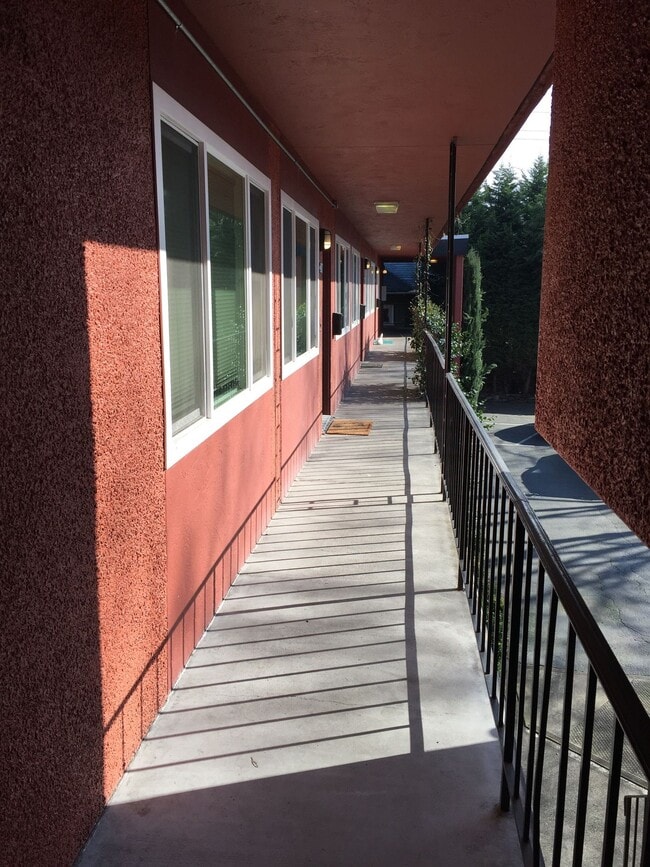 Photo - Bottom level 2bed, new s/s appliances, off... Unidad 2137