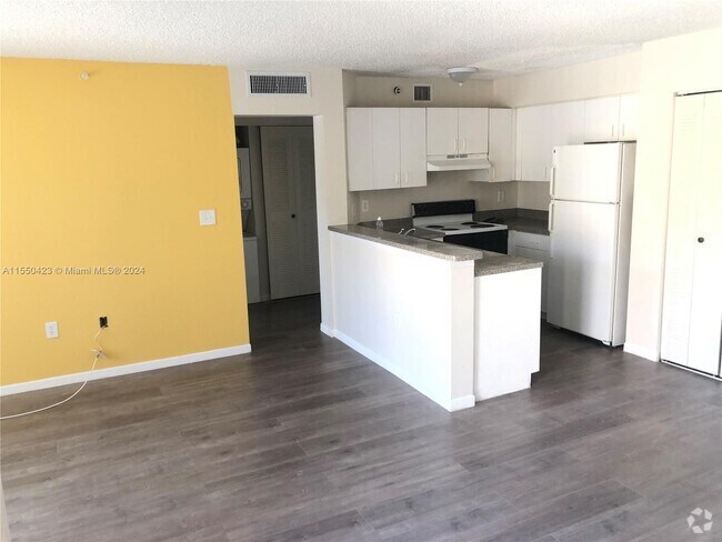 Building Photo - 791 N Pine Island Rd Unit 308 Rental