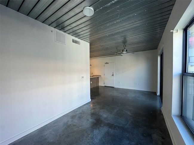 Photo - 3550 Main St