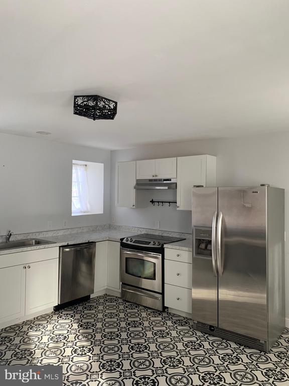 Photo - 113 E Main St