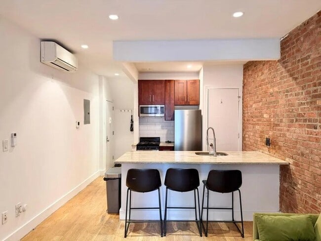 Furnished room/NOT APARTMENT - Furnished room/NOT APARTMENT Unit 4