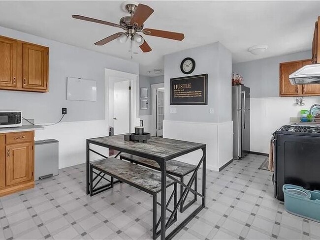 Photo - 112 Brewster St