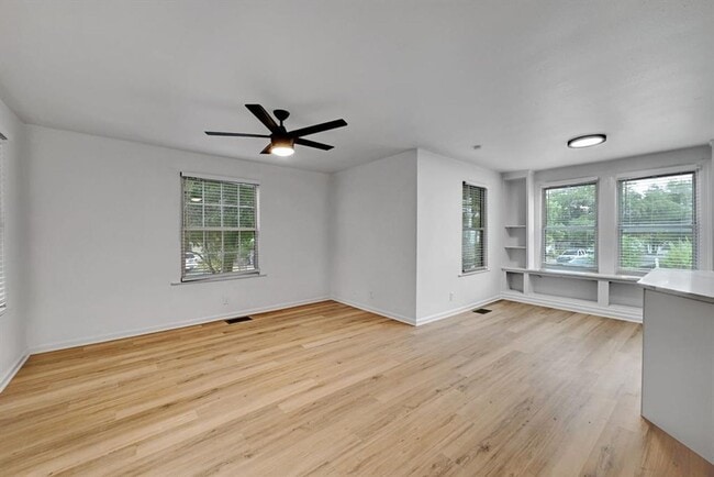 Photo - 2305 Longview St