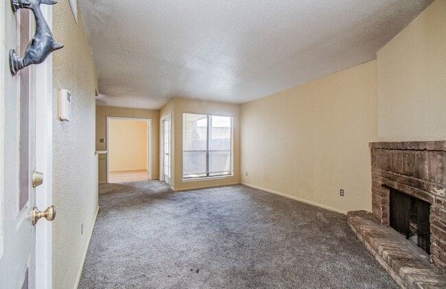 Photo - 9000 Bissonnet St